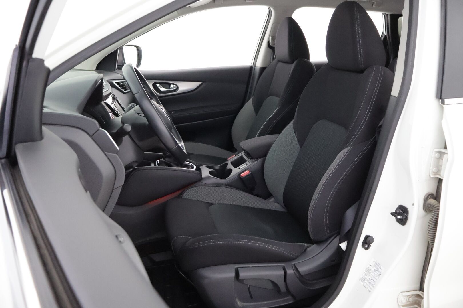 Nissan Qashqai 2018 DIG-T 115 N-Connecta 2WD Xtronic PFEB *Suomiauto /  360° kamera / Vakkari / Navi / Lohko&Sisäpistoke / P-tutkat * - Särmät huollot / 2x hyvät renkaat / Juuri saapunut Tampereelle!