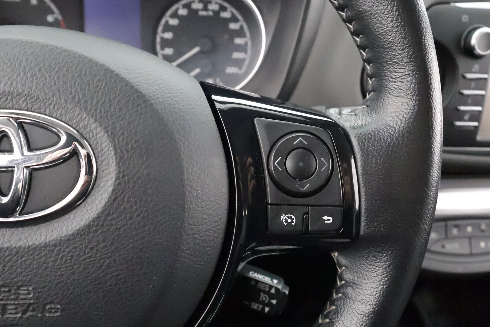 Toyota Yaris 2018 1,5 Dual VVT-i Active 5ov * Vakkari / P.kamera / Navi / Kaistavahti / Bluetooth / Lohko * - Suomi-auto / Kahdet renkaat aluvanteilla 