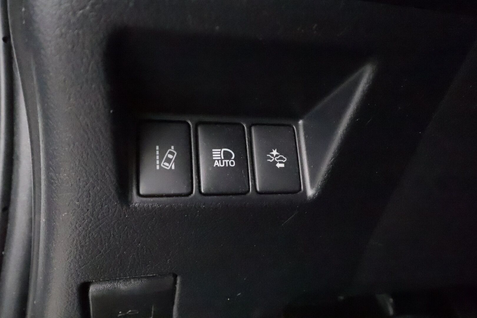 Toyota Yaris 2018 1,5 Dual VVT-i Active 5ov * Vakkari / P.kamera / Navi / Kaistavahti / Bluetooth / Lohko * - Suomi-auto / Kahdet renkaat aluvanteilla 