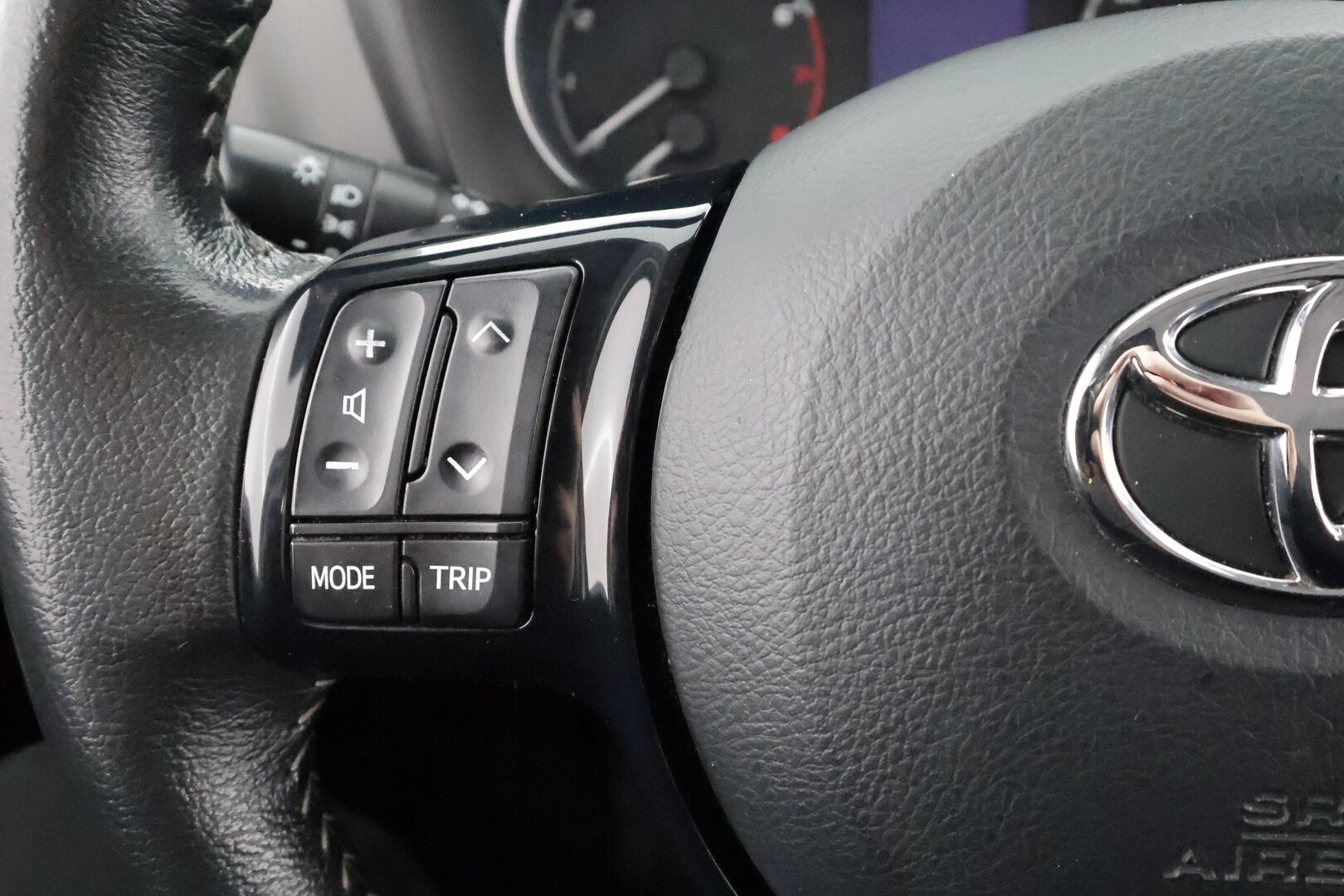 Toyota Yaris 2018 1,5 Dual VVT-i Active 5ov * Vakkari / P.kamera / Navi / Kaistavahti / Bluetooth / Lohko * - Suomi-auto / Kahdet renkaat aluvanteilla 