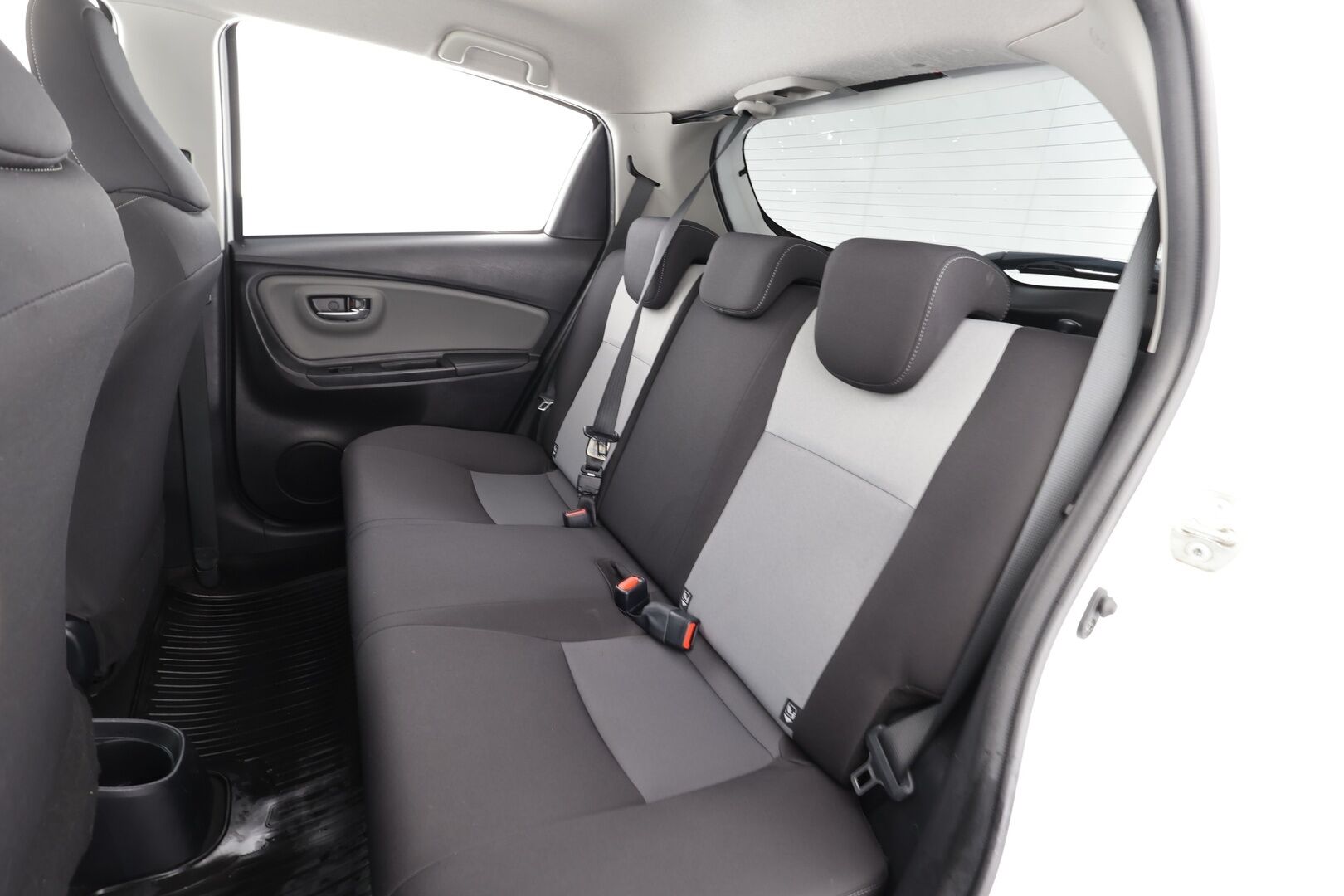 Toyota Yaris 2018 1,5 Dual VVT-i Active 5ov * Vakkari / P.kamera / Navi / Kaistavahti / Bluetooth / Lohko * - Suomi-auto / Kahdet renkaat aluvanteilla 