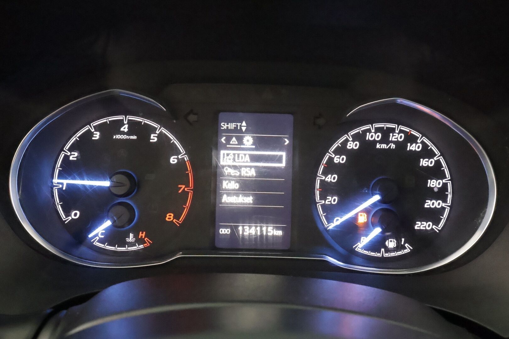 Toyota Yaris 2018 1,5 Dual VVT-i Active 5ov * Vakkari / P.kamera / Navi / Kaistavahti / Bluetooth / Lohko * - Suomi-auto / Kahdet renkaat aluvanteilla 