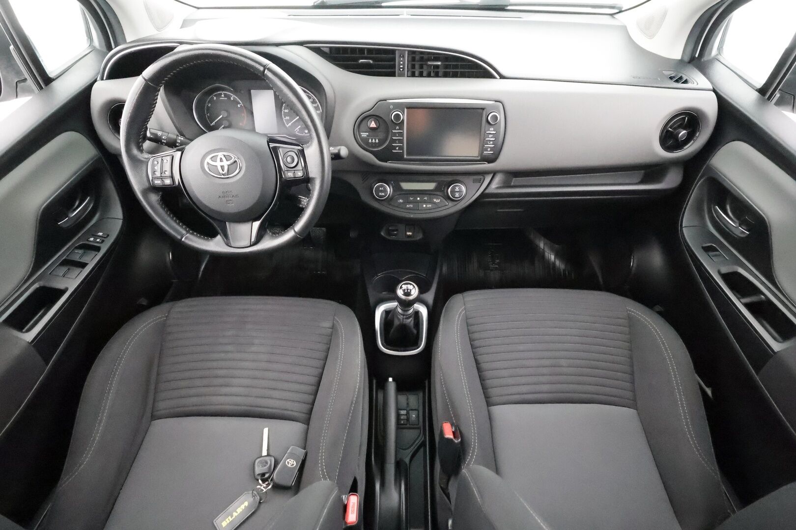 Toyota Yaris 2018 1,5 Dual VVT-i Active 5ov * Vakkari / P.kamera / Navi / Kaistavahti / Bluetooth / Lohko * - Suomi-auto / Kahdet renkaat aluvanteilla 