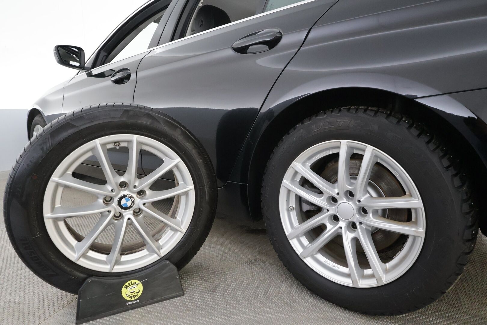 BMW 520 2019 G30 Sedan 520d A xDrive Business * Webasto / Koukku / LED / P.Tutkat / Vakkari / Nahkaverhoilu * - Suomi-auto / Kahdet renkaat aluvanteilla / Merkkihuollot - HULLUT AVAJAISHULINAT KORKOTARJOUS 3,29 %