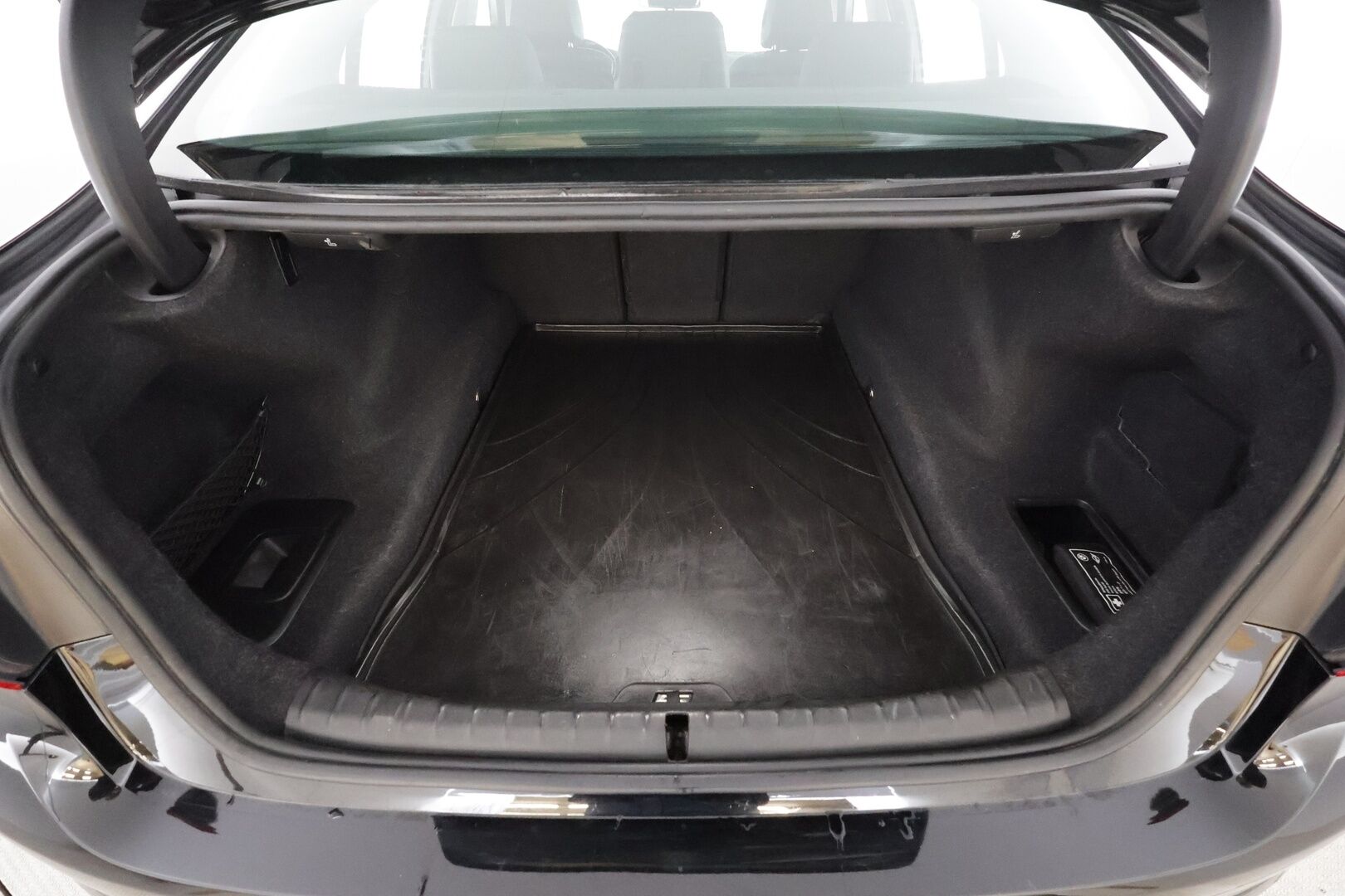 BMW 520 2019 G30 Sedan 520d A xDrive Business - Webasto | Koukku | LED | P.Tutkat | Nahkaverhoilu | Suomi-auto | Kahdet renkaat aluvanteilla | Merkkihuollot