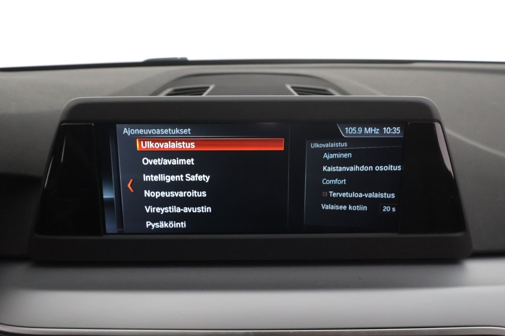 BMW 520 2019 G30 Sedan 520d A xDrive Business - Webasto | Koukku | LED | P.Tutkat | Nahkaverhoilu | Suomi-auto | Kahdet renkaat aluvanteilla | Merkkihuollot