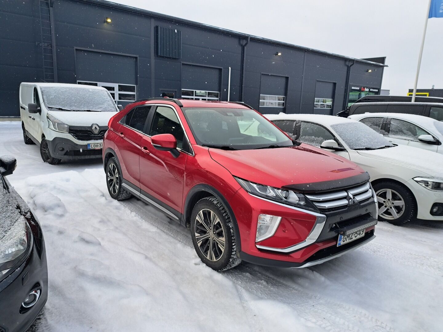 Mitsubishi Eclipse Cross 2018 1,5 MIVEC Invite Plus Launch CVT 2WD *Koukku / HUD / Lohko+sisä / Kamera / Bluetooth* - Juuri saapunut / Kahdet OEM vanteet