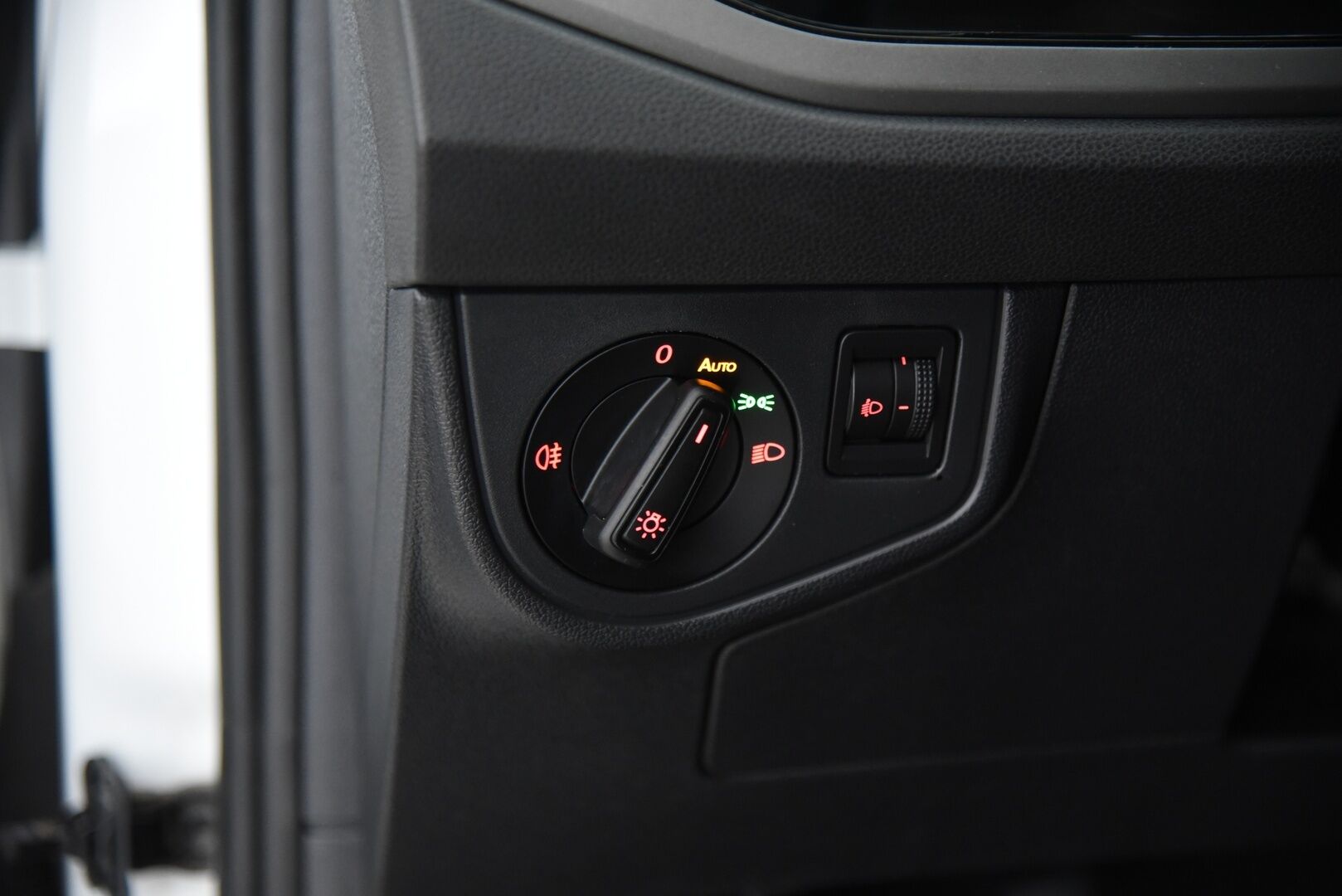 Volkswagen Polo 2019 Comfortline 1,0 TSI 70 kW (95 hv) / Vakkari / Tutkat / Apple&Android - Hieno 1-omisteinen Suomi-auto / Jakopää juuri tehty!
