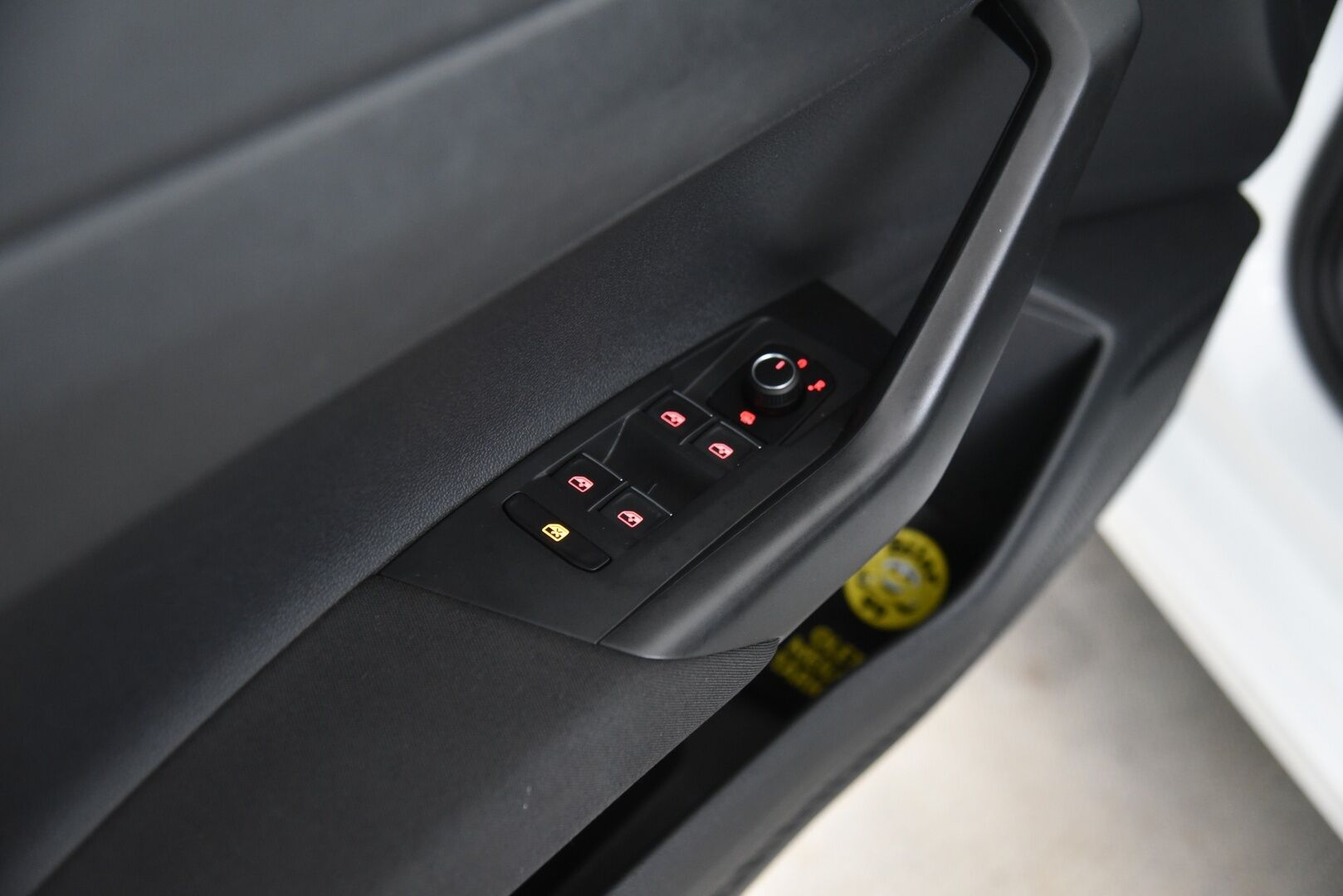 Volkswagen Polo 2019 Comfortline 1,0 TSI 70 kW (95 hv) / Vakkari / Tutkat / Apple&Android - Hieno 1-omisteinen Suomi-auto / Jakopää juuri tehty!