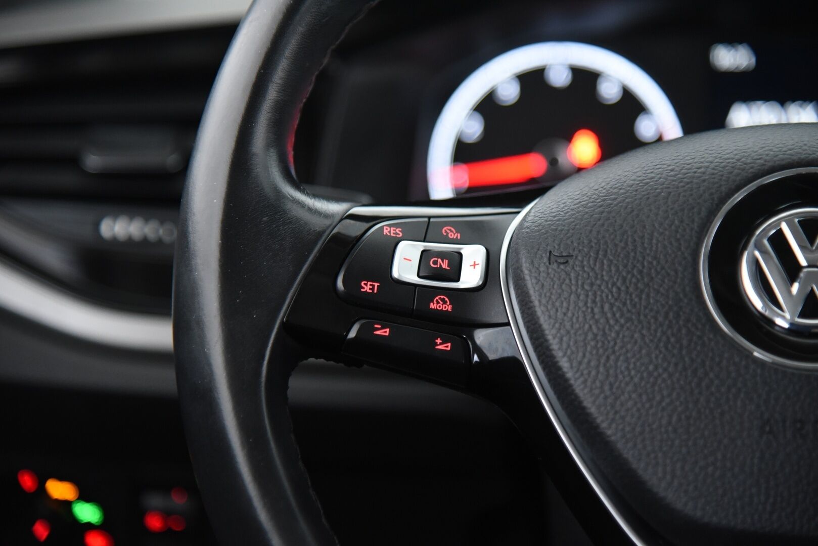 Volkswagen Polo 2019 Comfortline 1,0 TSI 70 kW (95 hv) / Vakkari / Tutkat / Apple&Android - Hieno 1-omisteinen Suomi-auto / Jakopää juuri tehty!