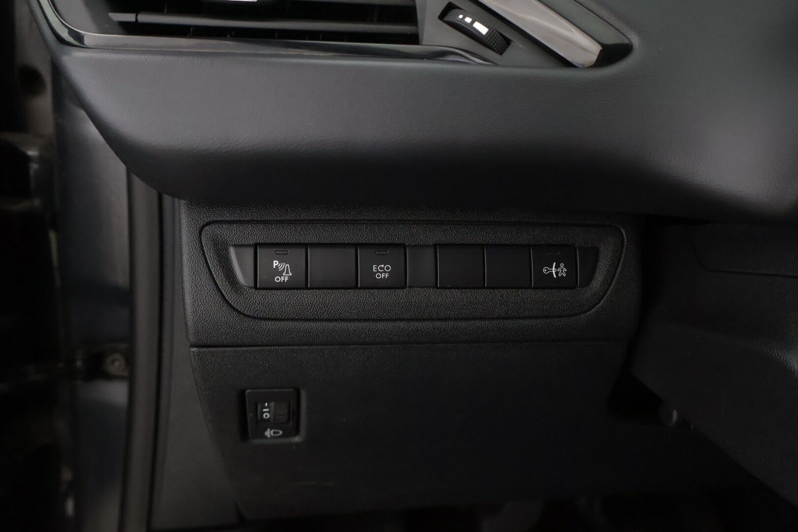 Peugeot 208 2018 Signature PureTech 82 5-ov * P-Kamera / Vakkari / Lohko+sisäpuhallin / AppleCarPlay * - Merkkihuollettu / Jakohihna vaihdettu / 2-om Suomi-auto