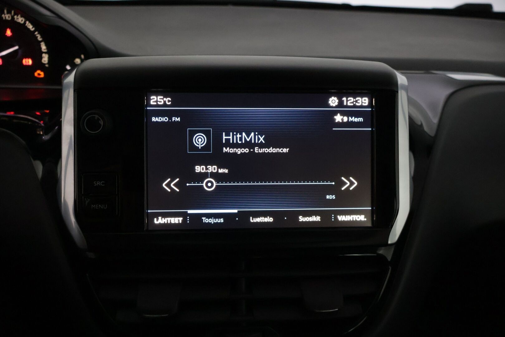 Peugeot 208 2018 Signature PureTech 82 5-ov * P-Kamera / Vakkari / Lohko+sisäpuhallin / AppleCarPlay * - Merkkihuollettu / Jakohihna vaihdettu / 2-om Suomi-auto