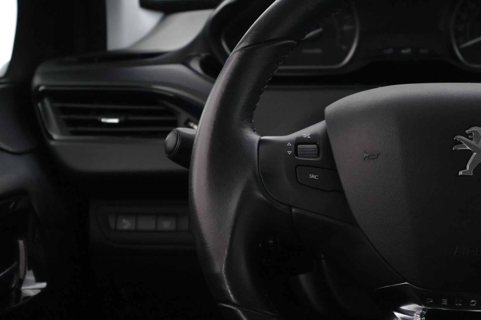 Peugeot 208 2018 Signature PureTech 82 5-ov * P-Kamera / Vakkari / Lohko+sisäpuhallin / AppleCarPlay * - Merkkihuollettu / Jakohihna vaihdettu / 2-om Suomi-auto