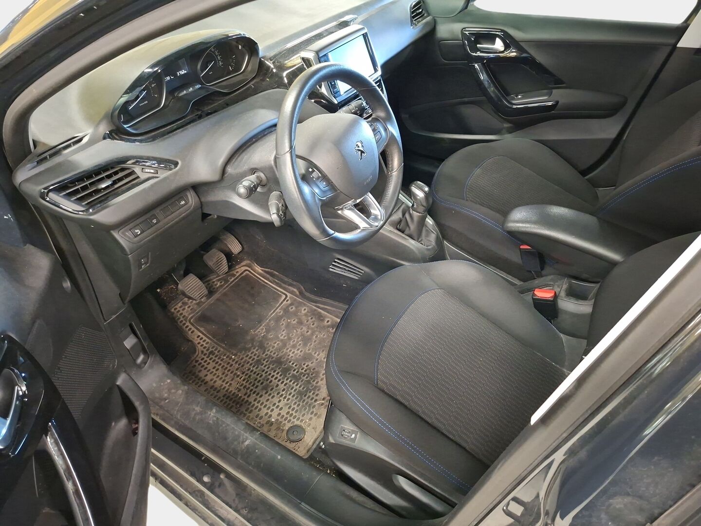 Peugeot 208 2018 Signature PureTech 82 5-ov * P-Kamera / Vakkari / Lohko+sisäpuhallin / AppleCarPlay * - Merkkihuollettu / Jakohihna vaihdettu / 2-om Suomi-auto