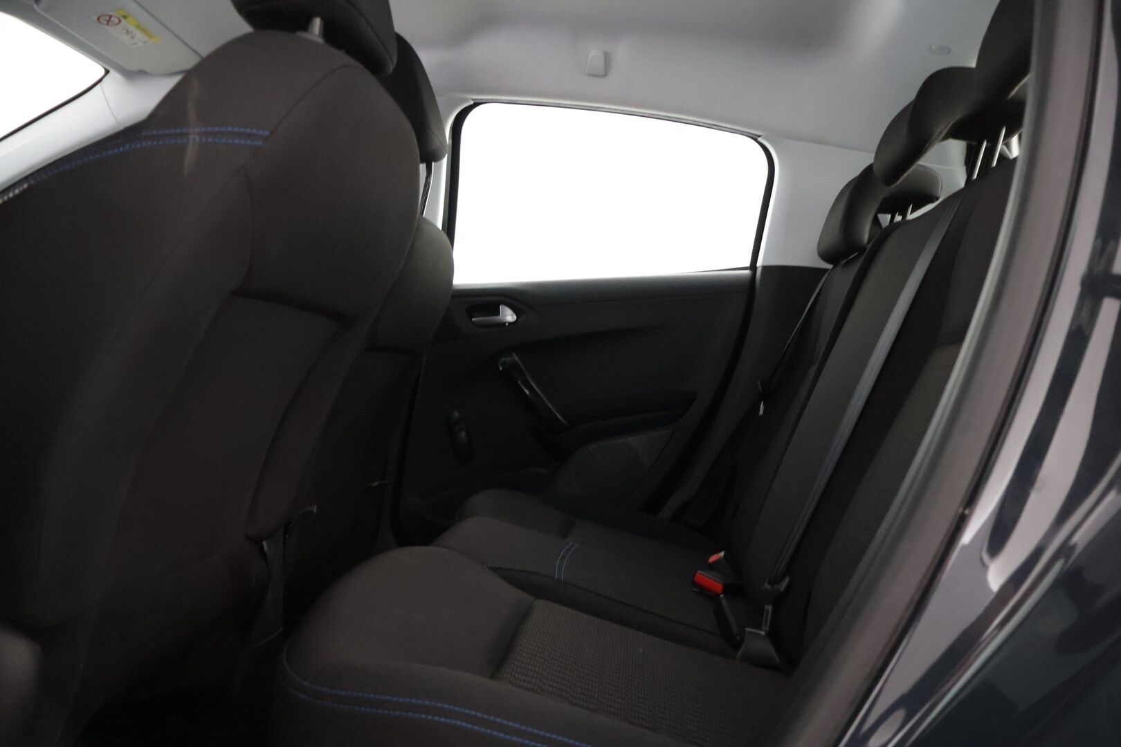 Peugeot 208 2018 Signature PureTech 82 5-ov * P-Kamera / Vakkari / Lohko+sisäpuhallin / AppleCarPlay * - Merkkihuollettu / Jakohihna vaihdettu / 2-om Suomi-auto