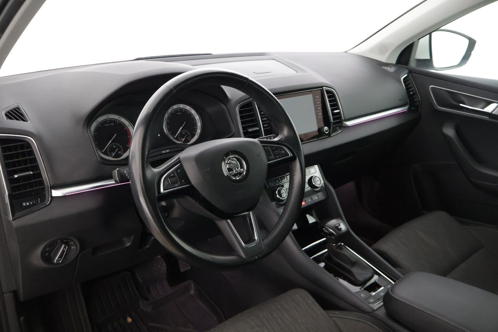 Skoda Karoq 2018 1,5 TSI Style DSG Autom. * ACC / Webasto / BLIS / Ledit / Lämm. tuulilasi / Lane Assist / Tutkat / P.kamera * - * Juuri huollettu ja jakohihna vaihdettu 09/25 ! Hyvin pidetty ja huollettu yksilö hyvin varustein *