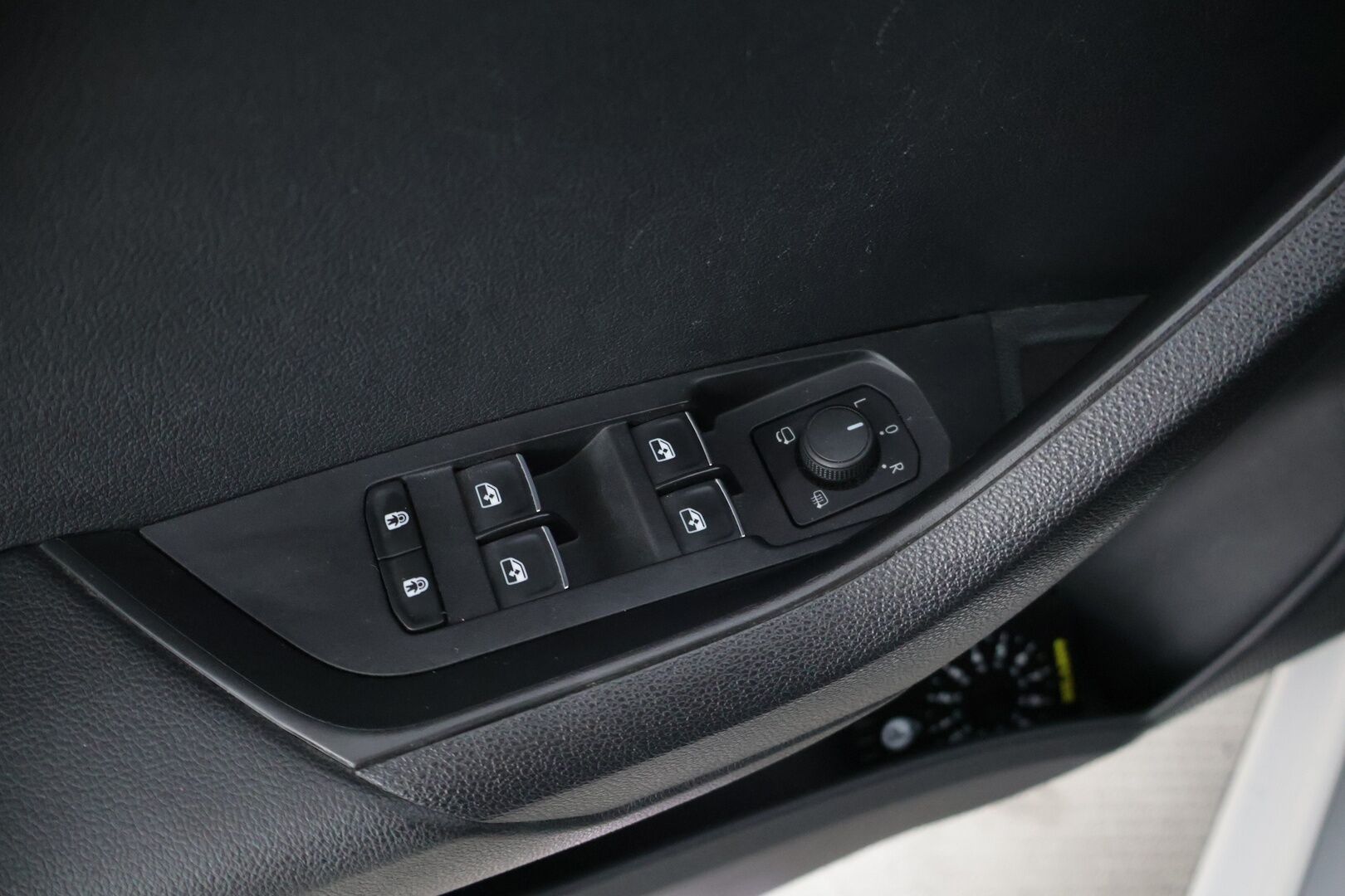 Skoda Karoq 2018 1,5 TSI Style DSG Autom. * ACC / Webasto / BLIS / Ledit / Lämm. tuulilasi / Lane Assist / Tutkat / P.kamera * - * Juuri huollettu ja jakohihna vaihdettu 09/25 ! Hyvin pidetty ja huollettu yksilö hyvin varustein *