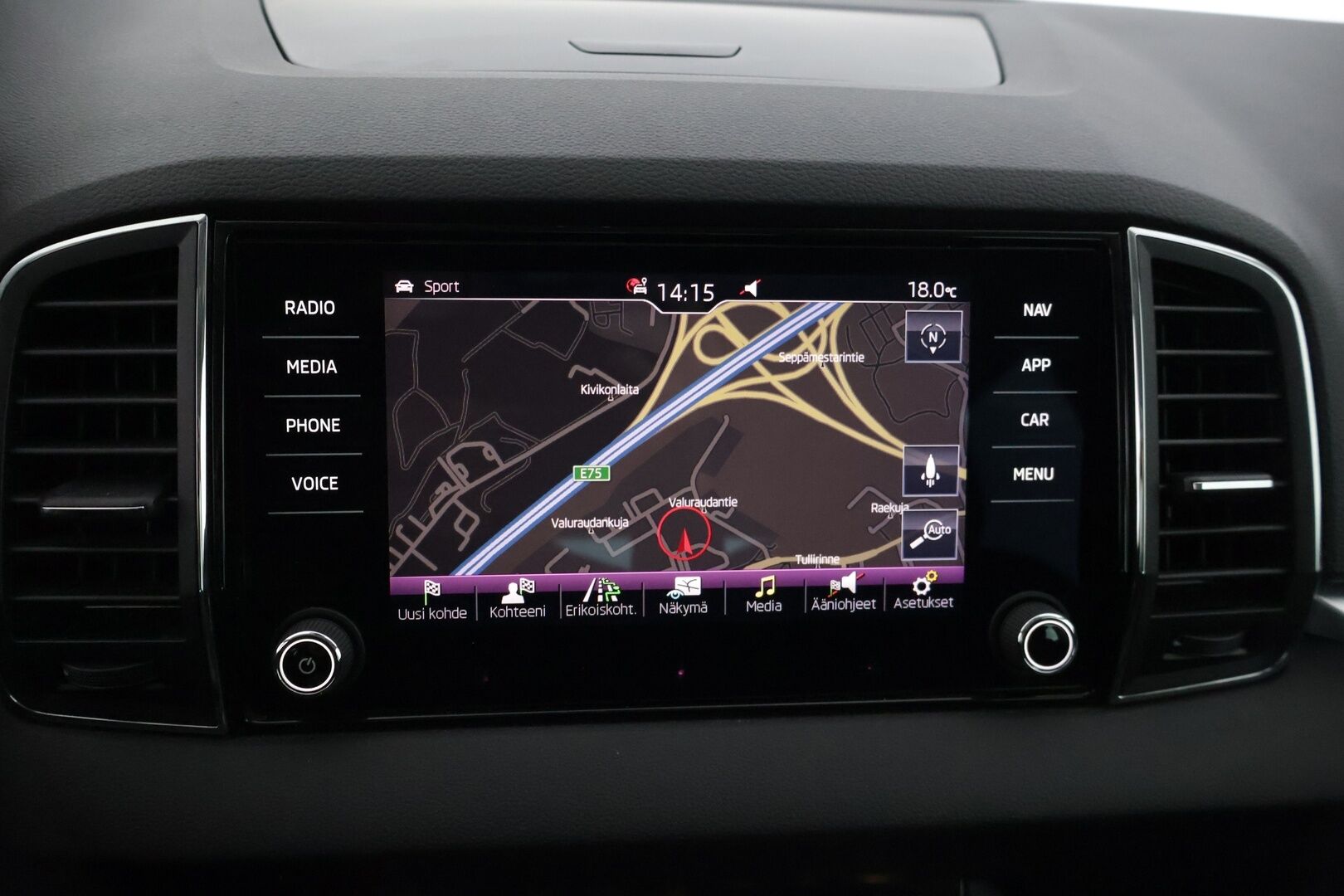 Skoda Karoq 2019 1,5 TSI Style DSG Autom. * ACC / Webasto / BLIS / Ledit / Lämm. tuulilasi / Lane Assist / Tutkat / P.kamera * - * Juuri huollettu ja jakohihna vaihdettu 09/25 ! Hyvin pidetty ja huollettu yksilö hyvin varustein * - Osta nyt, maksa vasta ensi vuonna