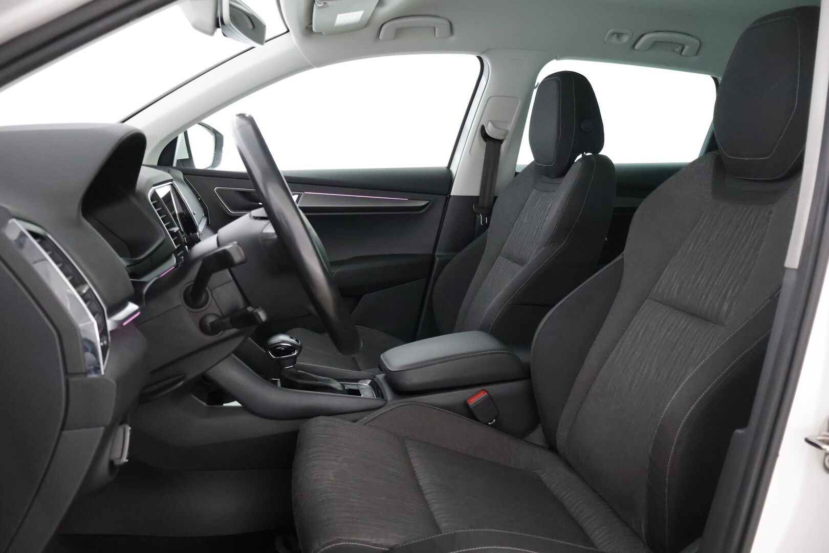 Skoda Karoq 2018 1,5 TSI Style DSG Autom. * ACC / Webasto / BLIS / Ledit / Lämm. tuulilasi / Lane Assist / Tutkat / P.kamera * - * Juuri huollettu ja jakohihna vaihdettu 09/25 ! Hyvin pidetty ja huollettu yksilö hyvin varustein *