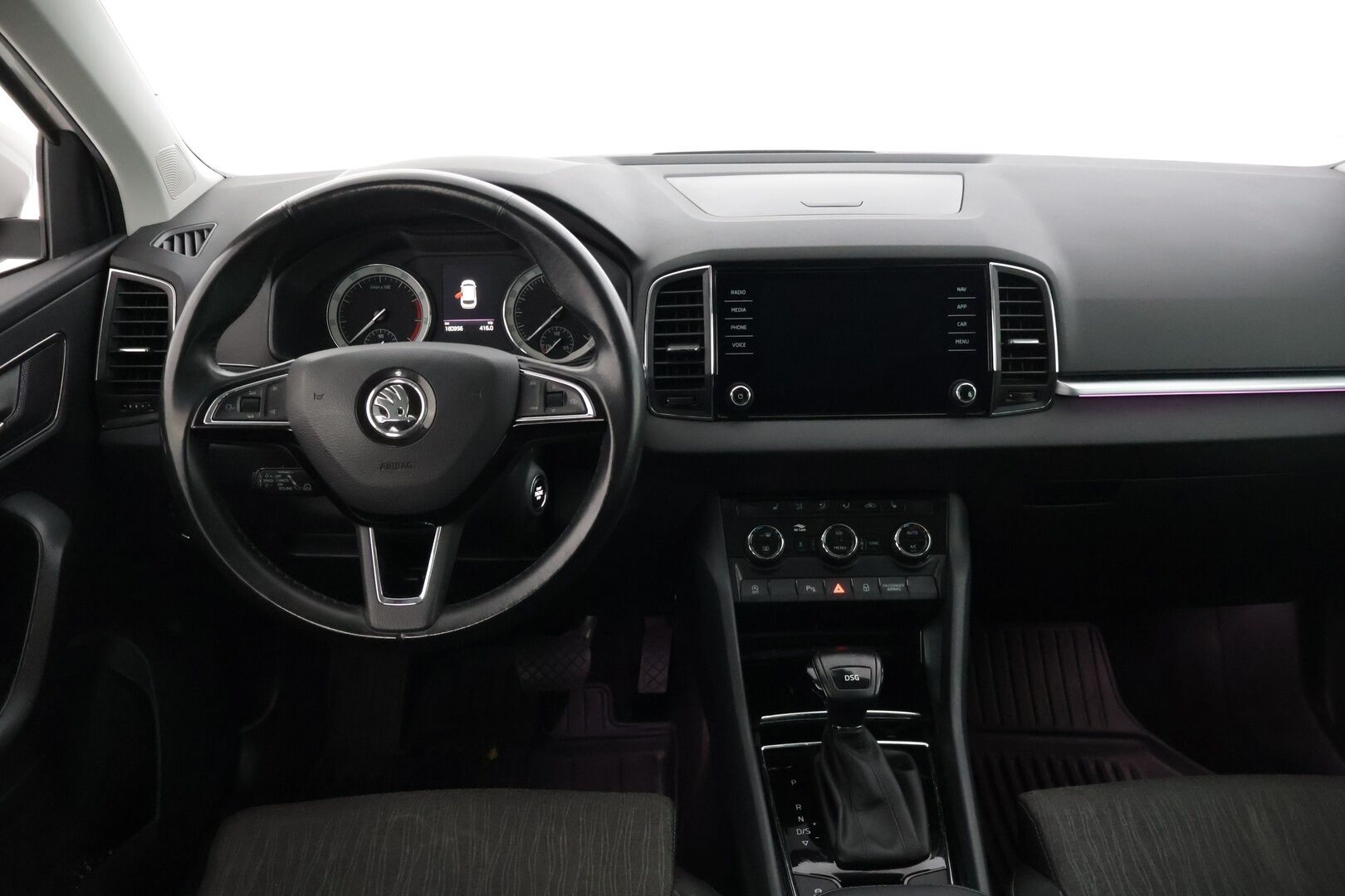 Skoda Karoq 2018 1,5 TSI Style DSG Autom. * ACC / Webasto / BLIS / Ledit / Lämm. tuulilasi / Lane Assist / Tutkat / P.kamera * - * Juuri huollettu ja jakohihna vaihdettu 09/25 ! Hyvin pidetty ja huollettu yksilö hyvin varustein *