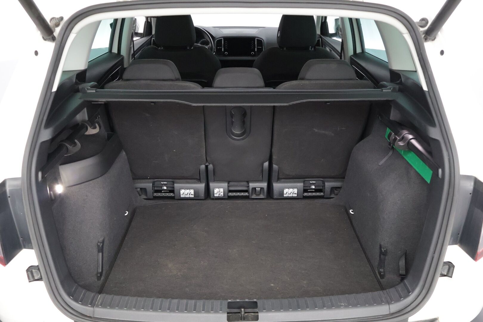 Skoda Karoq 2018 1,5 TSI Style DSG Autom. * ACC / Webasto / BLIS / Ledit / Lämm. tuulilasi / Lane Assist / Tutkat / P.kamera * - * Juuri huollettu ja jakohihna vaihdettu 09/25 ! Hyvin pidetty ja huollettu yksilö hyvin varustein *