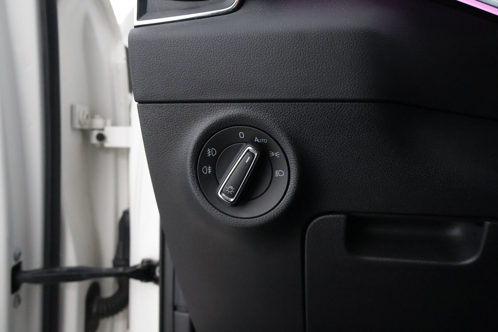 Skoda Karoq 2019 1,5 TSI Style DSG Autom. * ACC / Webasto / BLIS / Ledit / Lämm. tuulilasi / Lane Assist / Tutkat / P.kamera * - * Juuri huollettu ja jakohihna vaihdettu 09/25 ! Hyvin pidetty ja huollettu yksilö hyvin varustein * - Osta nyt, maksa vasta ensi vuonna