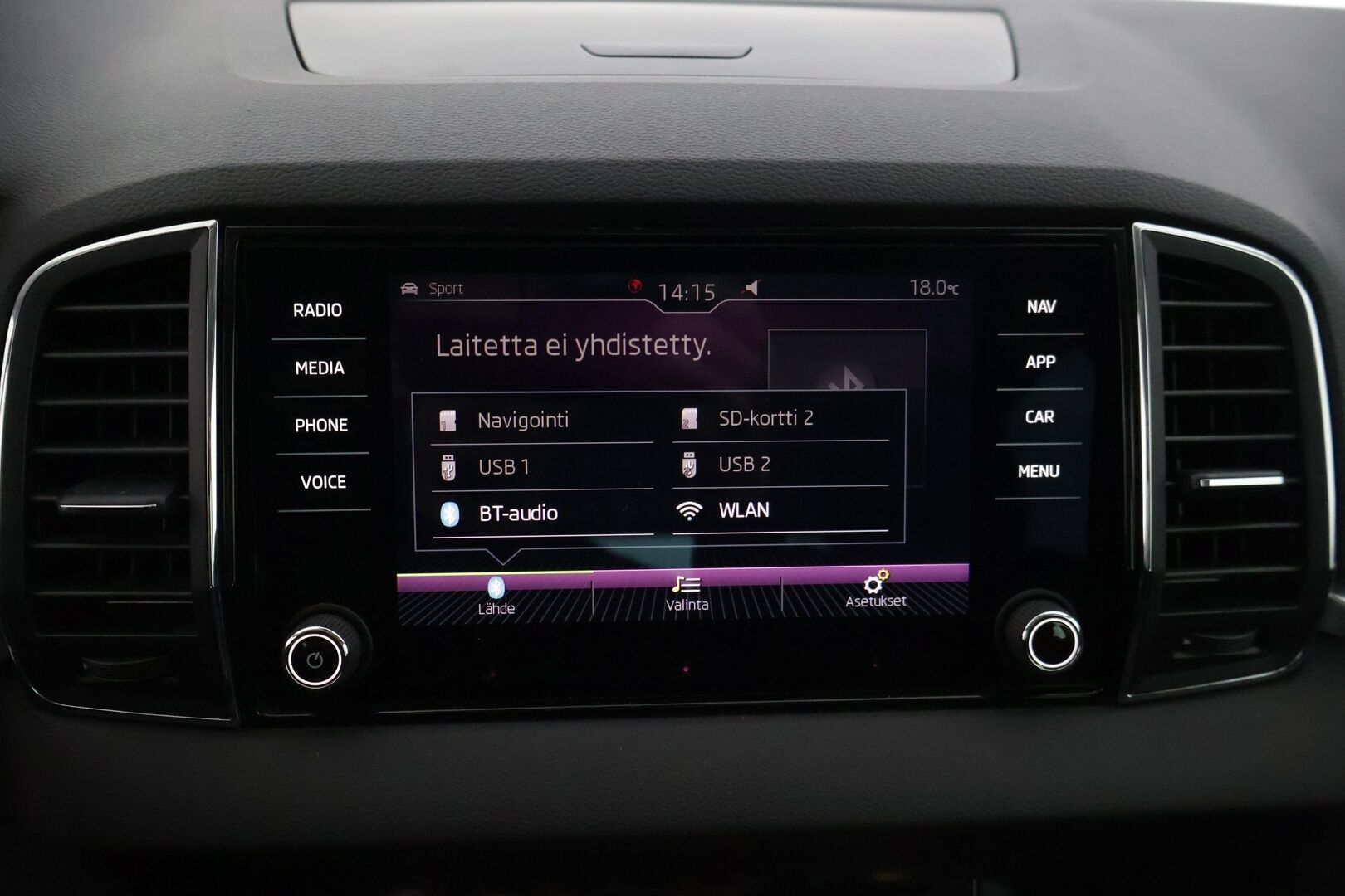 Skoda Karoq 2019 1,5 TSI Style DSG Autom. * ACC / Webasto / BLIS / Ledit / Lämm. tuulilasi / Lane Assist / Tutkat / P.kamera * - * Juuri huollettu ja jakohihna vaihdettu 09/25 ! Hyvin pidetty ja huollettu yksilö hyvin varustein * - Osta nyt, maksa vasta ensi vuonna