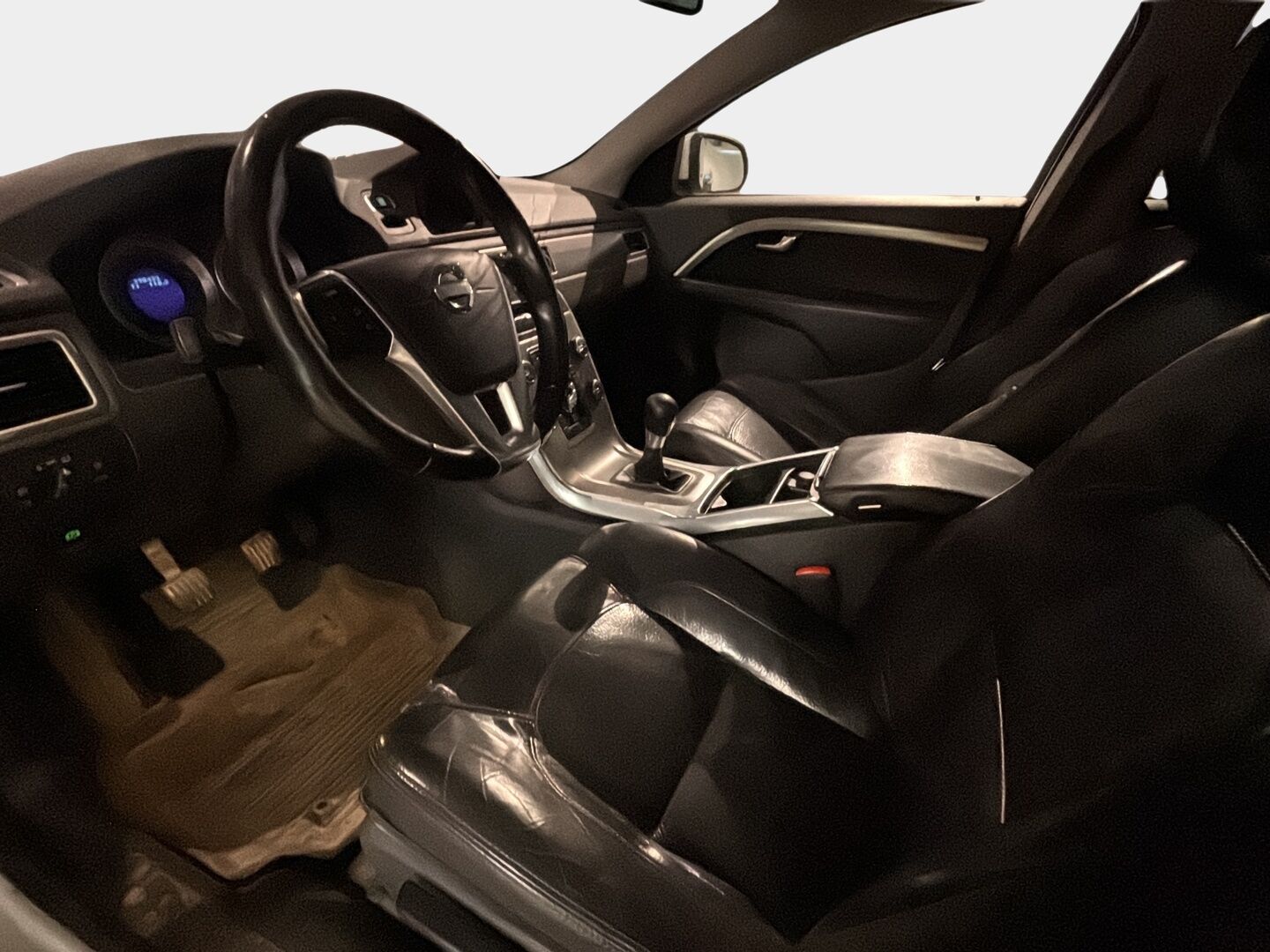 Volvo V70 2013 D4 Momentum - YritysOutlet - Myydään vain yrityksille - Peruutus tutka / Keskinäyttö / Premium sound / Xenon