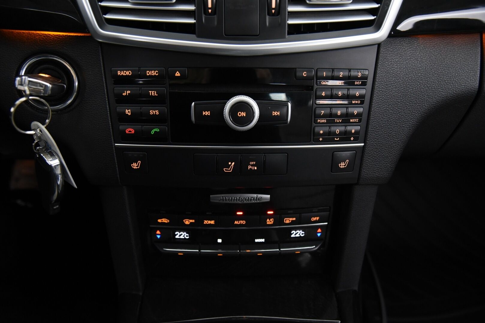 Mercedes-Benz E 2010 200 CGI BE A Avantgarde / Vakkari / Nahat / P-tutkat / Lohkolämmitin - Erikoismaskilla / Jakoketju vaihdettu!