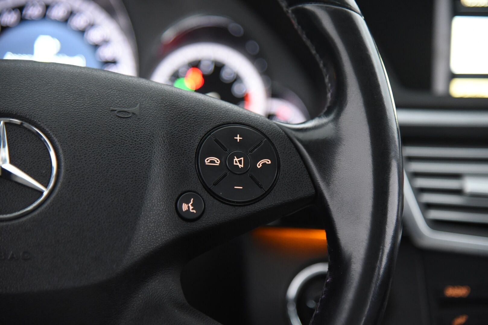 Mercedes-Benz E 2010 200 CGI BE A Avantgarde / Vakkari / Nahat / P-tutkat / Lohkolämmitin - Erikoismaskilla / Jakoketju vaihdettu!