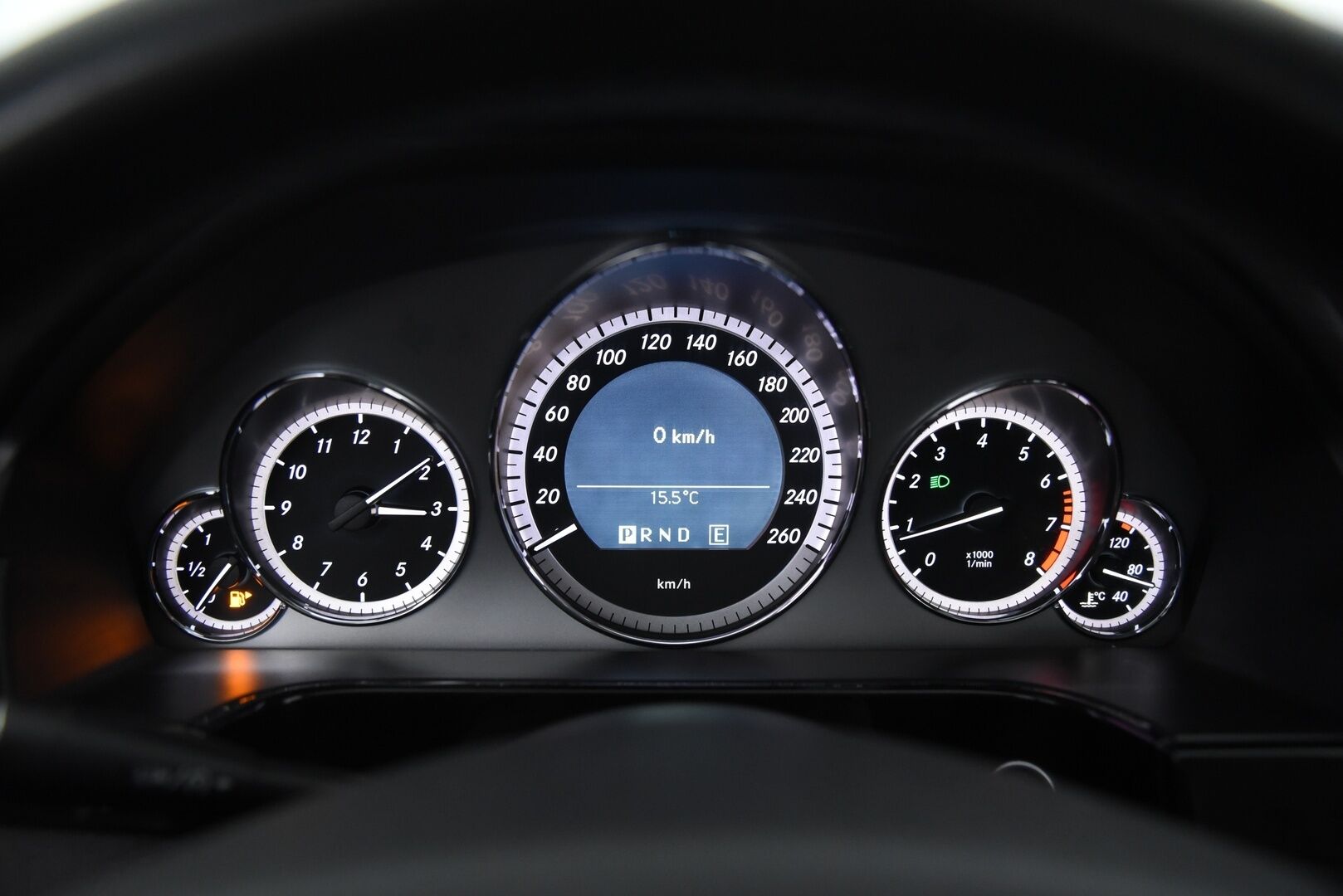 Mercedes-Benz E 2010 200 CGI BE A Avantgarde / Vakkari / Nahat / P-tutkat / Lohkolämmitin - Erikoismaskilla / Jakoketju vaihdettu!