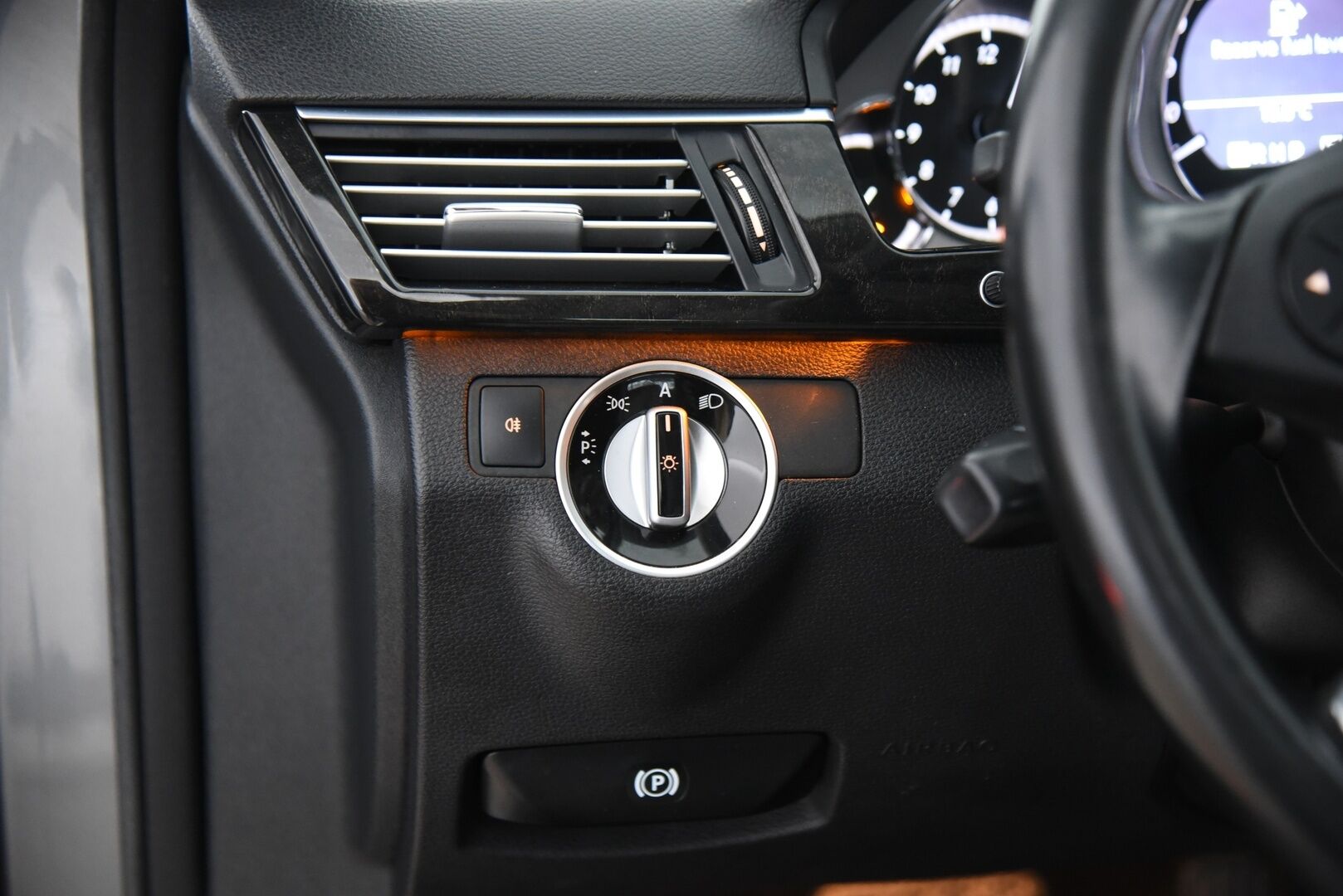 Mercedes-Benz E 2010 200 CGI BE A Avantgarde / Vakkari / Nahat / P-tutkat / Lohkolämmitin - Erikoismaskilla / Jakoketju vaihdettu!