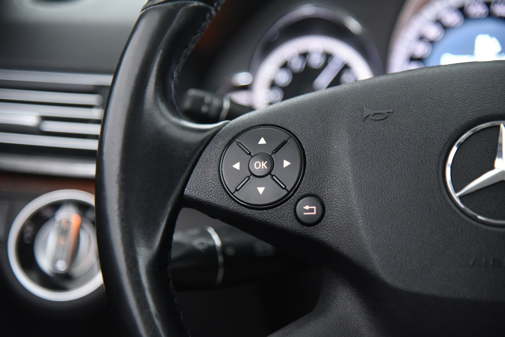 Mercedes-Benz E 2010 200 CGI BE A Avantgarde / Vakkari / Nahat / P-tutkat / Lohkolämmitin - Erikoismaskilla / Jakoketju vaihdettu!