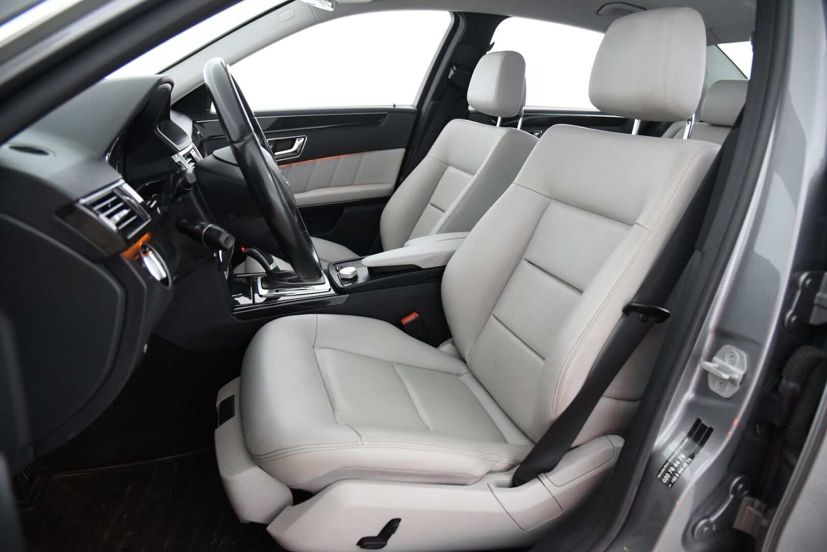 Mercedes-Benz E 2010 200 CGI BE A Avantgarde / Vakkari / Nahat / P-tutkat / Lohkolämmitin - Erikoismaskilla / Jakoketju vaihdettu!