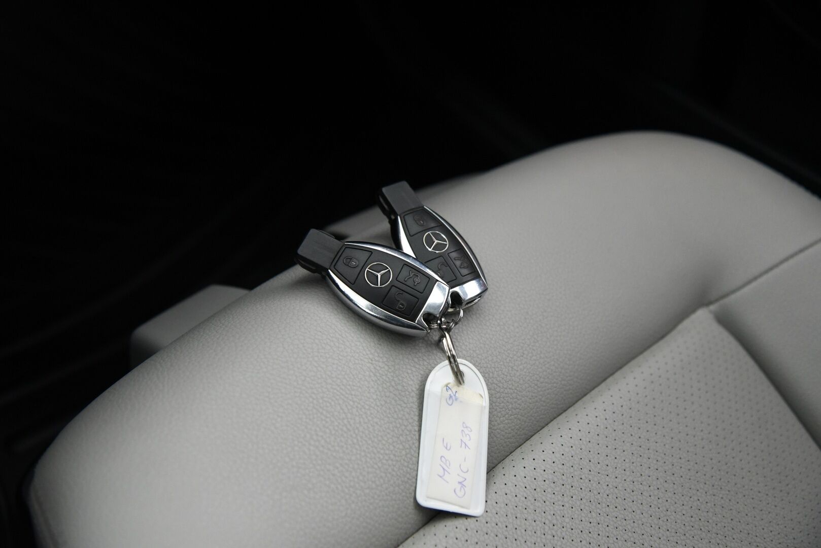 Mercedes-Benz E 2010 200 CGI BE A Avantgarde / Vakkari / Nahat / P-tutkat / Lohkolämmitin - Erikoismaskilla / Jakoketju vaihdettu!