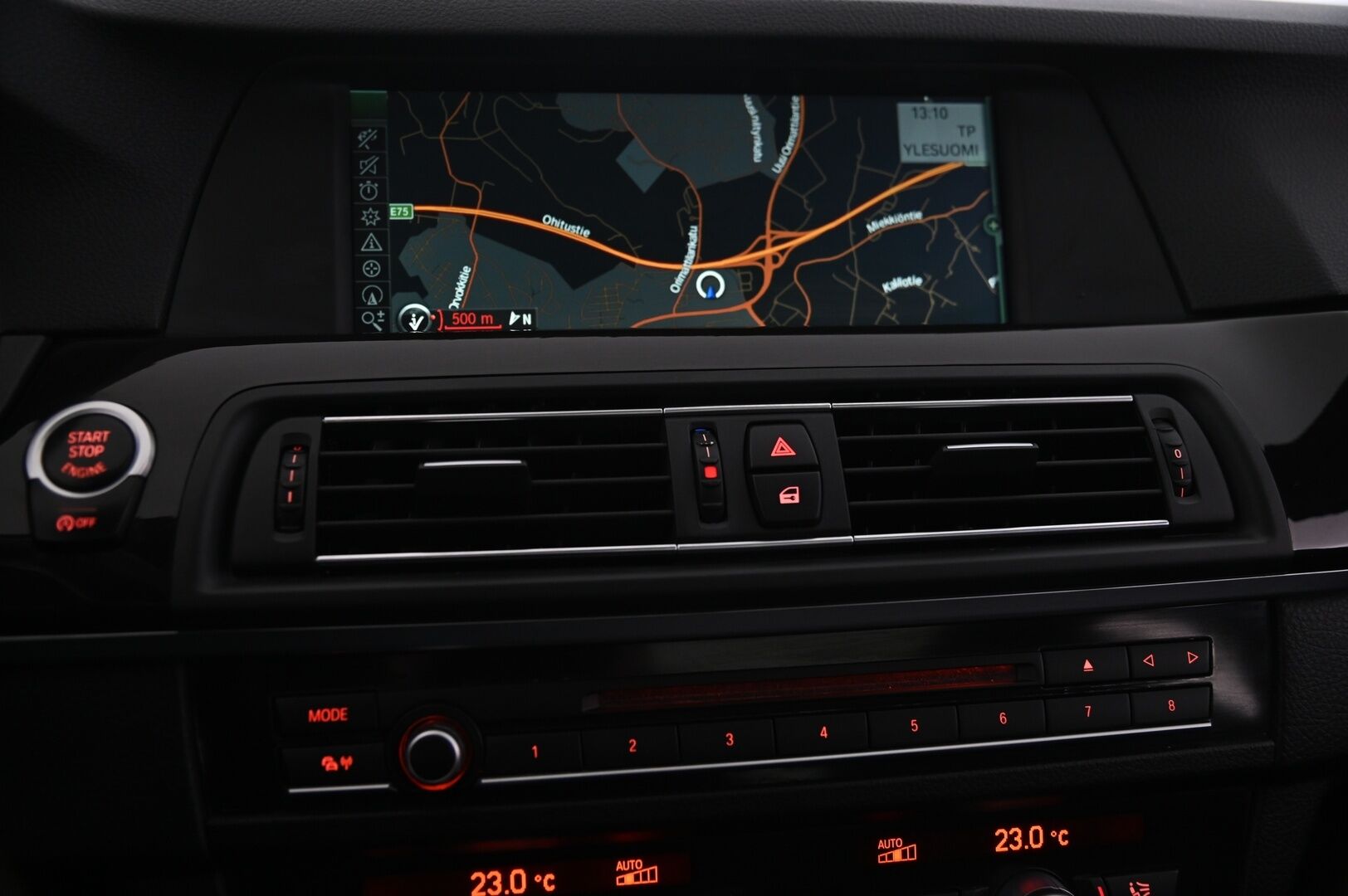 BMW 530 2012 F11 Touring 530d A xDrive M-Sport - ACC | Adaptiivinen Alusta | Comfort Acces | Panorama | Koukku | Comfort Muisteilla | HIFI | P-Kamera | Proffanavi | Ratinlämmitin | Xenon 