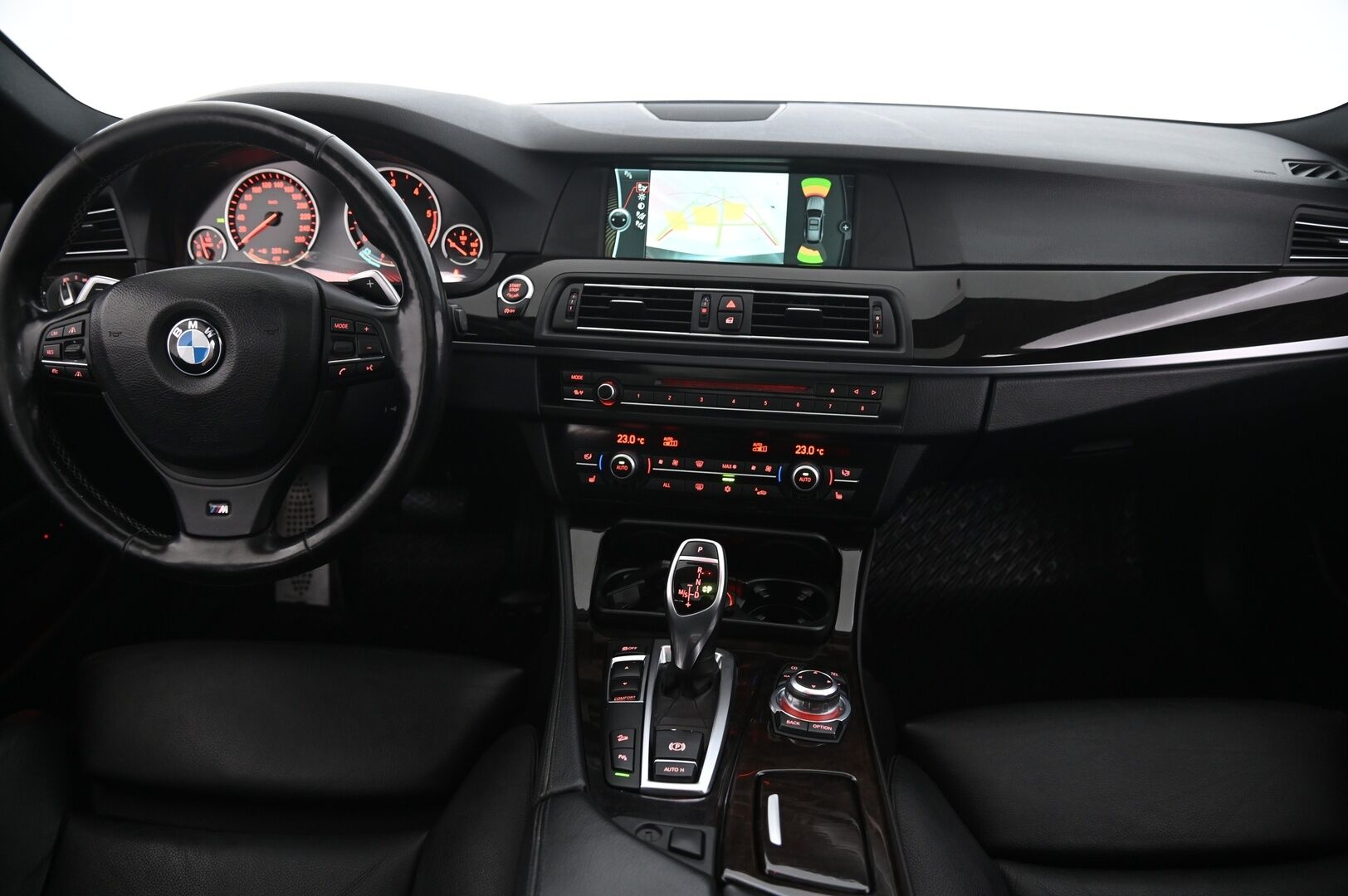 BMW 530 2012 F11 Touring 530d A xDrive M-Sport - ACC | Adaptiivinen Alusta | Comfort Acces | Panorama | Koukku | Comfort Muisteilla | HIFI | P-Kamera | Proffanavi | Ratinlämmitin | Xenon 