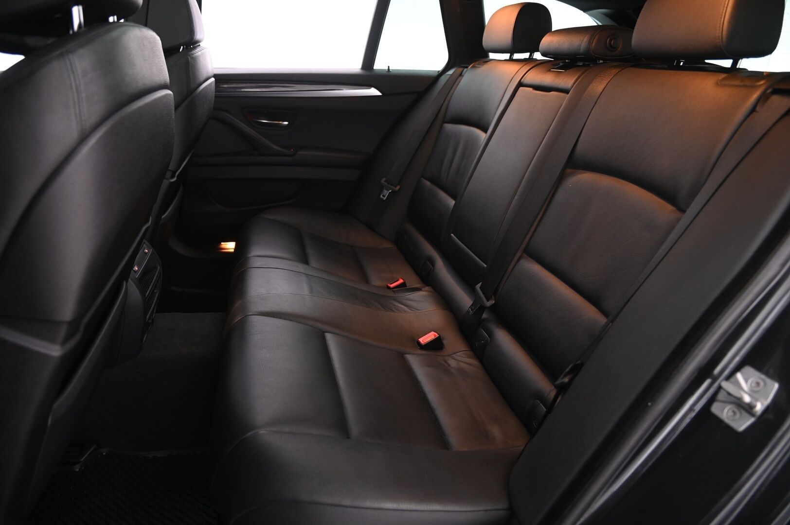 BMW 530 2012 F11 Touring 530d A xDrive M-Sport - ACC | Adaptiivinen Alusta | Comfort Acces | Panorama | Koukku | Comfort Muisteilla | HIFI | P-Kamera | Proffanavi | Ratinlämmitin | Xenon 