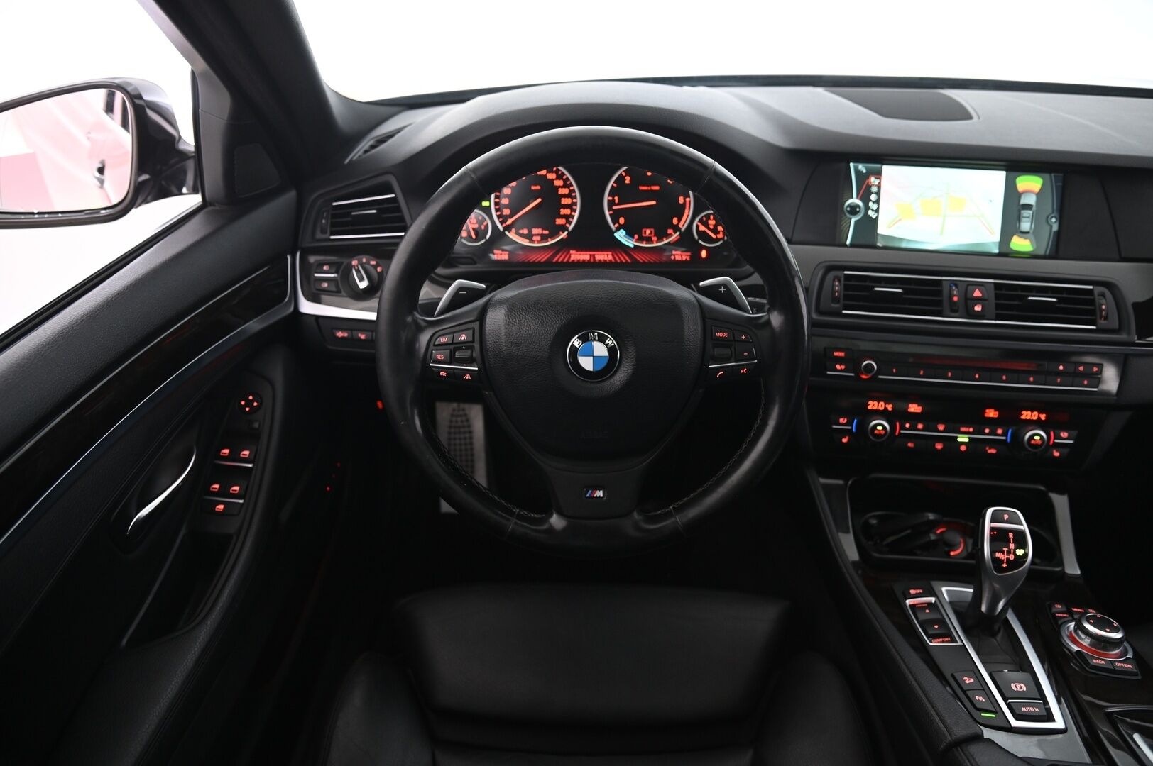BMW 530 2012 F11 Touring 530d A xDrive M-Sport - ACC | Adaptiivinen Alusta | Comfort Acces | Panorama | Koukku | Comfort Muisteilla | HIFI | P-Kamera | Proffanavi | Ratinlämmitin | Xenon 