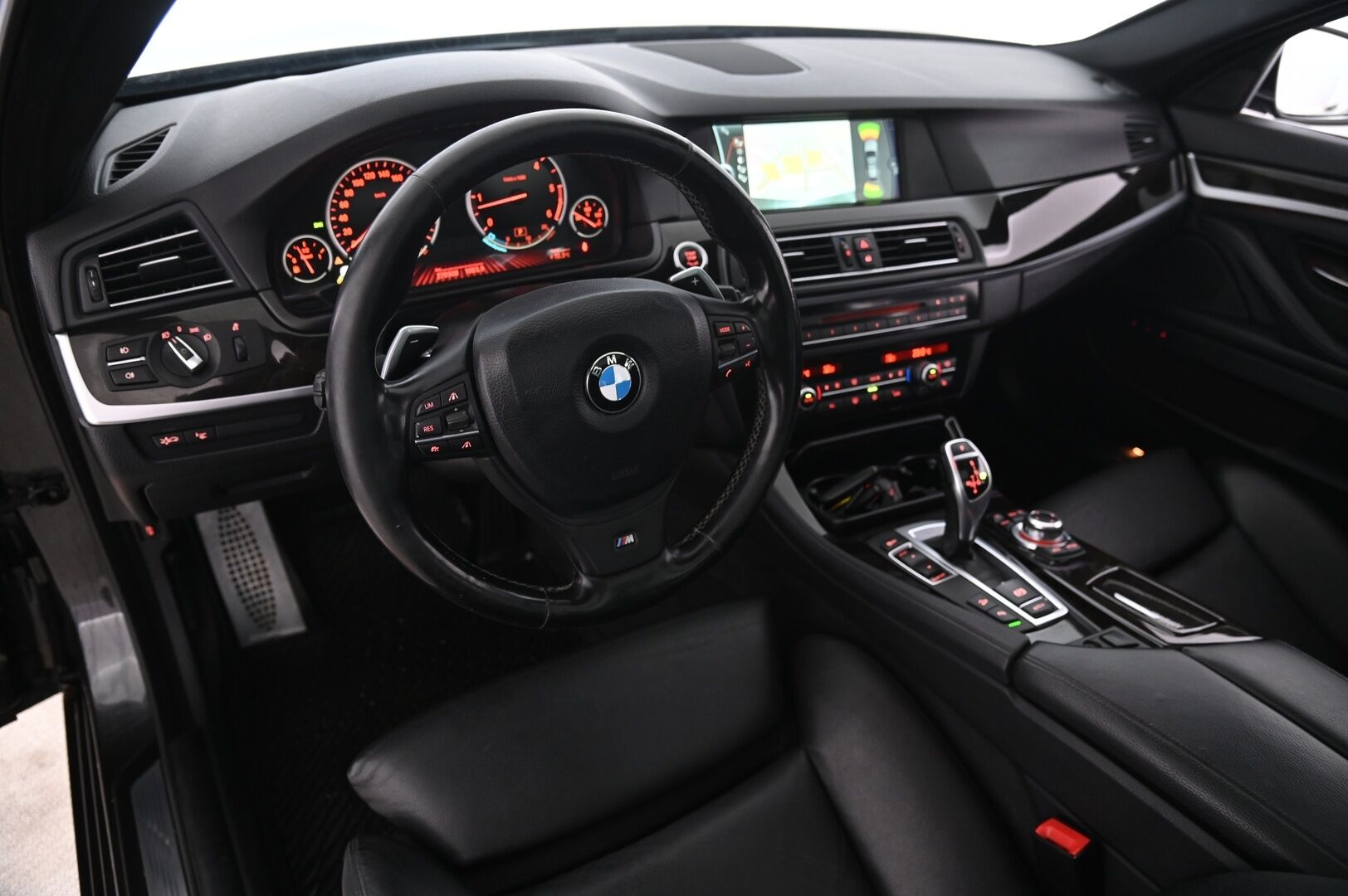 BMW 530 2012 F11 Touring 530d A xDrive M-Sport - ACC | Adaptiivinen Alusta | Comfort Acces | Panorama | Koukku | Comfort Muisteilla | HIFI | P-Kamera | Proffanavi | Ratinlämmitin | Xenon 
