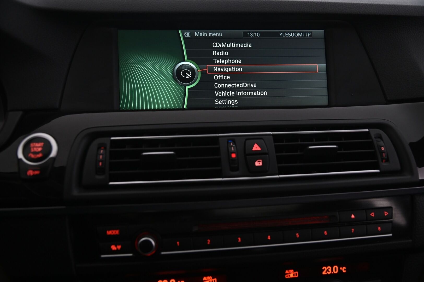 BMW 530 2012 F11 Touring 530d A xDrive M-Sport - ACC | Adaptiivinen Alusta | Comfort Acces | Panorama | Koukku | Comfort Muisteilla | HIFI | P-Kamera | Proffanavi | Ratinlämmitin | Xenon 