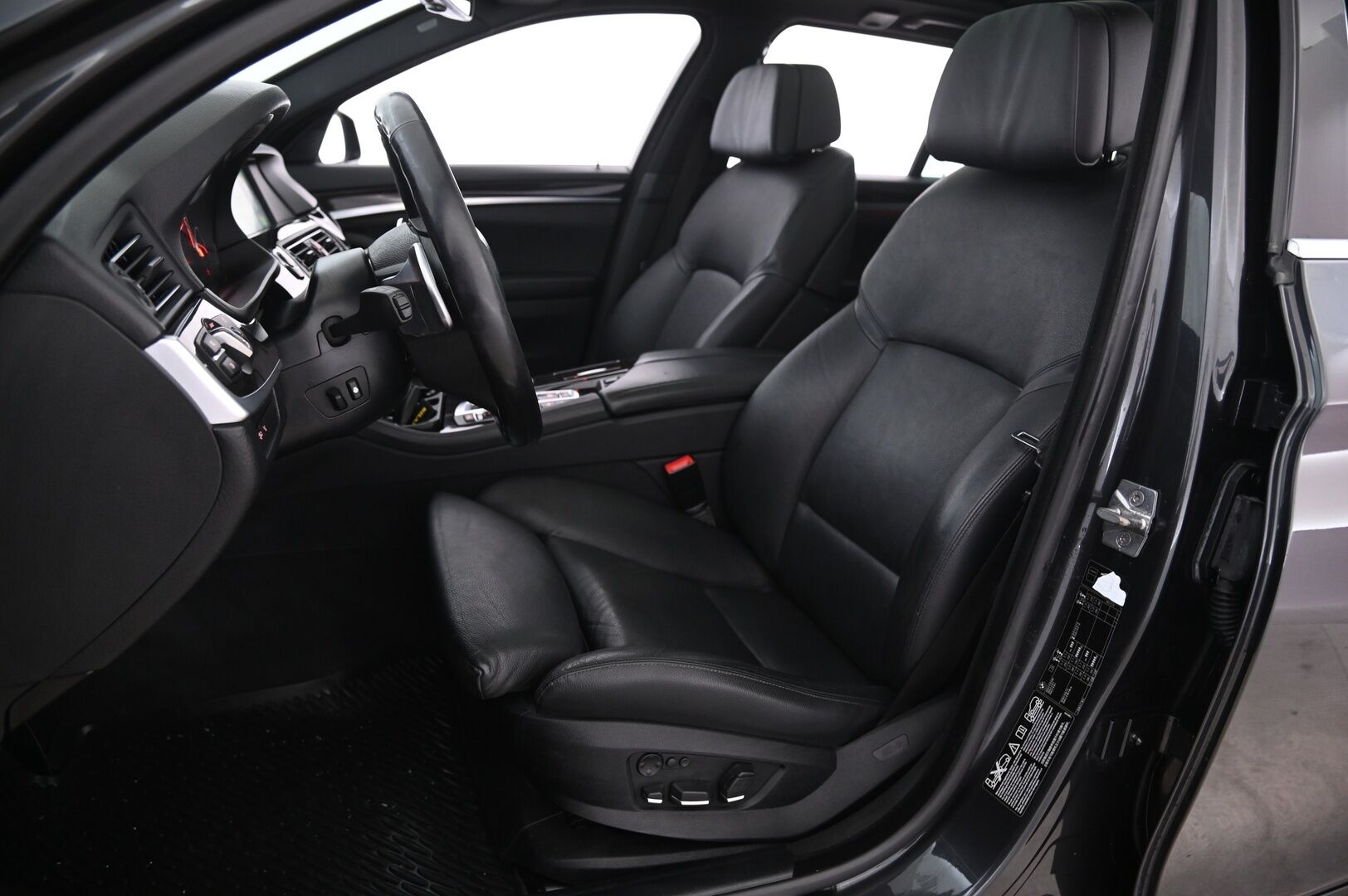 BMW 530 2012 F11 Touring 530d A xDrive M-Sport - ACC | Adaptiivinen Alusta | Comfort Acces | Panorama | Koukku | Comfort Muisteilla | HIFI | P-Kamera | Proffanavi | Ratinlämmitin | Xenon 