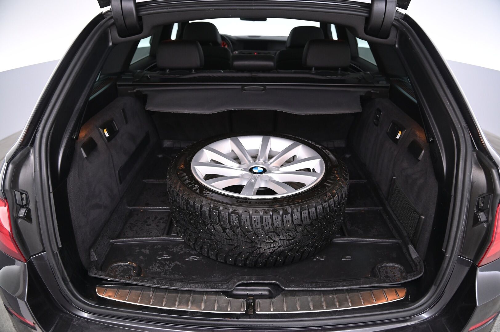 BMW 530 2012 F11 Touring 530d A xDrive M-Sport - ACC | Adaptiivinen Alusta | Comfort Acces | Panorama | Koukku | Comfort Muisteilla | HIFI | P-Kamera | Proffanavi | Ratinlämmitin | Xenon 