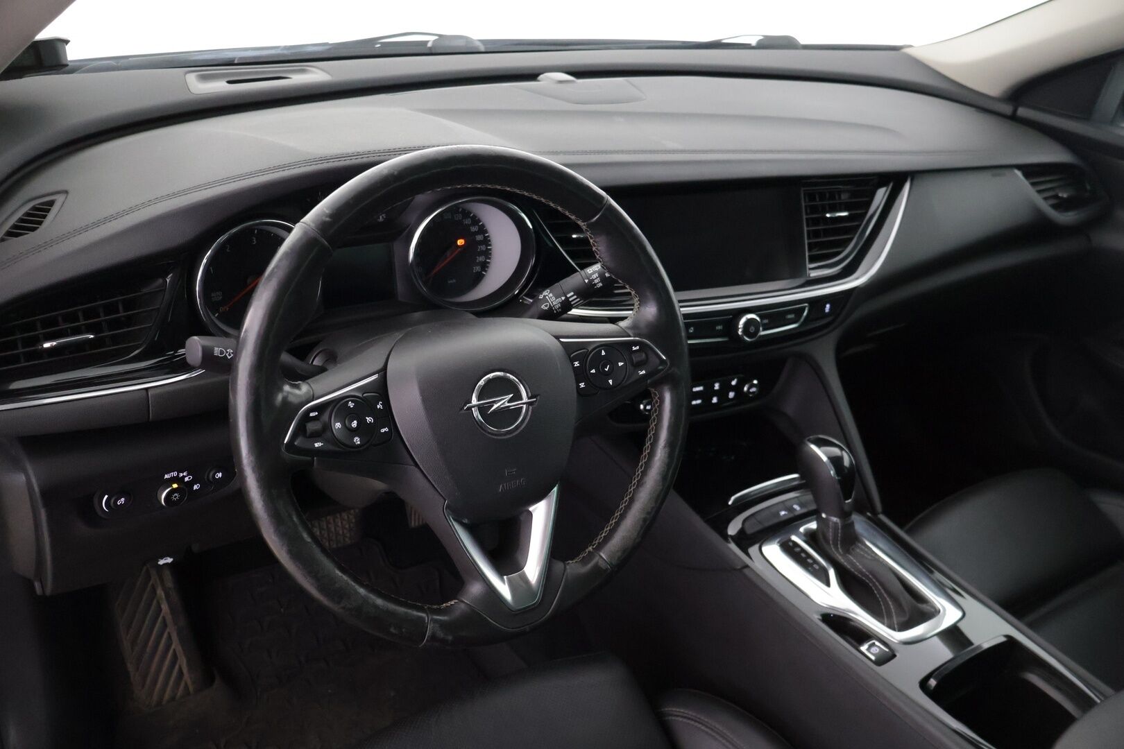 Opel Insignia 2019 Sports Tourer Innovation Plus 136 D Turbo A *AGR-istuimet / Webasto / Koukku / Navi / LED / Kaistavahti / Vakkari* - Huippuvarusteet! / 2-omisteinen Suomi-auto!