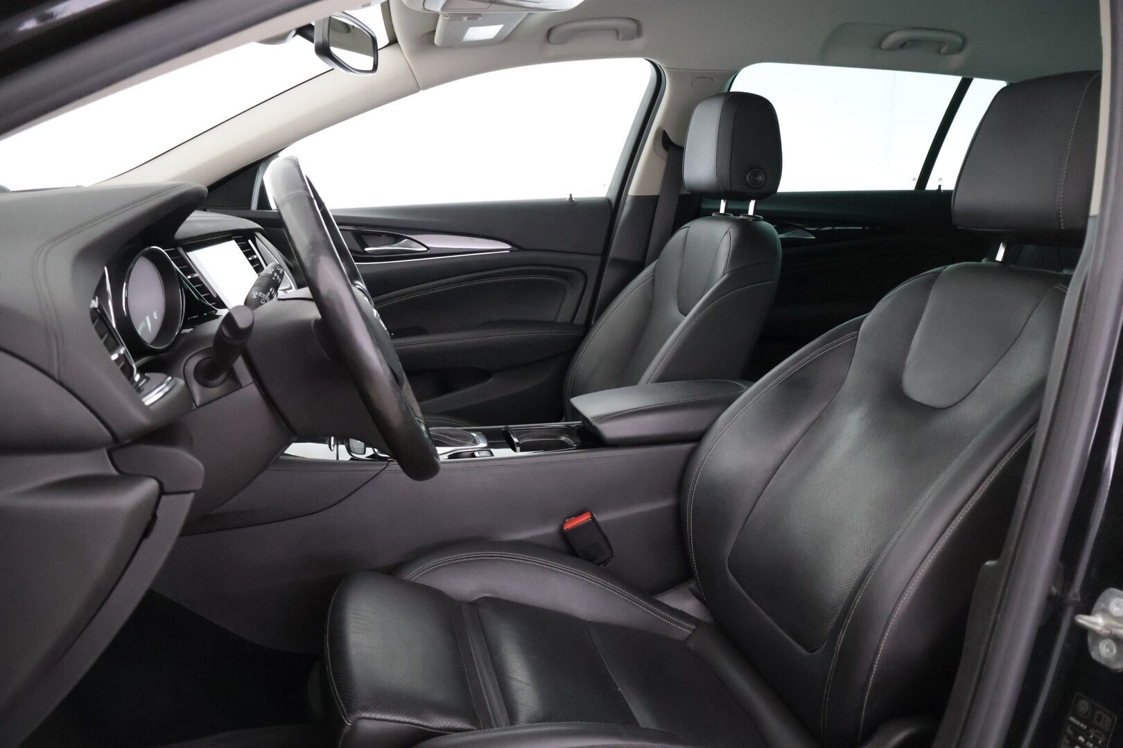 Opel Insignia 2019 Sports Tourer Innovation Plus 136 D Turbo A *AGR-istuimet / Webasto / Koukku / Navi / LED / Kaistavahti / Vakkari* - Huippuvarusteet! / 2-omisteinen Suomi-auto!