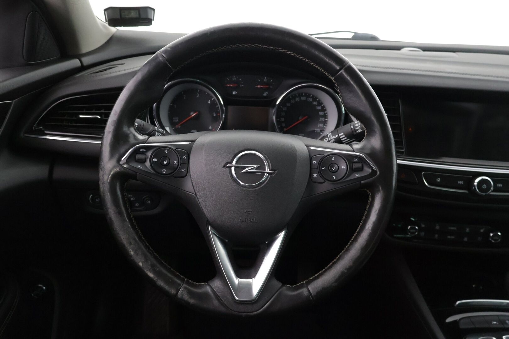 Opel Insignia 2019 Sports Tourer Innovation Plus 136 D Turbo A *AGR-istuimet / Webasto / Koukku / Navi / LED / Kaistavahti / Vakkari* - Huippuvarusteet! / 2-omisteinen Suomi-auto!