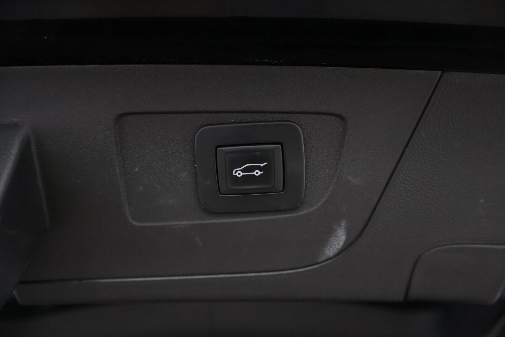 Opel Insignia 2019 Sports Tourer Innovation Plus 136 D Turbo A *AGR-istuimet / Webasto / Koukku / Navi / LED / Kaistavahti / Vakkari* - Huippuvarusteet! / 2-omisteinen Suomi-auto!