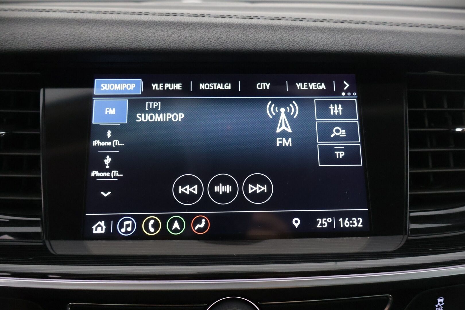 Opel Insignia 2019 Sports Tourer Innovation Plus 136 D Turbo A *AGR-istuimet / Webasto / Koukku / Navi / LED / Kaistavahti / Vakkari* - Huippuvarusteet! / 2-omisteinen Suomi-auto!
