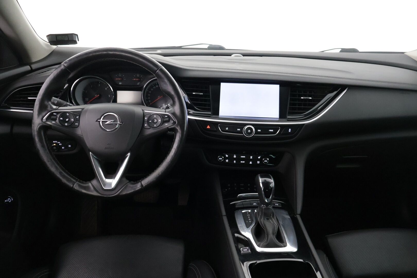 Opel Insignia 2019 Sports Tourer Innovation Plus 136 D Turbo A *AGR-istuimet / Webasto / Koukku / Navi / LED / Kaistavahti / Vakkari* - Huippuvarusteet! / 2-omisteinen Suomi-auto!