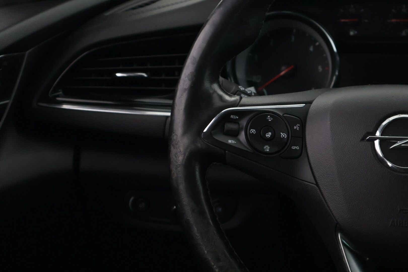 Opel Insignia 2019 Sports Tourer Innovation Plus 136 D Turbo A *AGR-istuimet / Webasto / Koukku / Navi / LED / Kaistavahti / Vakkari* - Huippuvarusteet! / 2-omisteinen Suomi-auto!